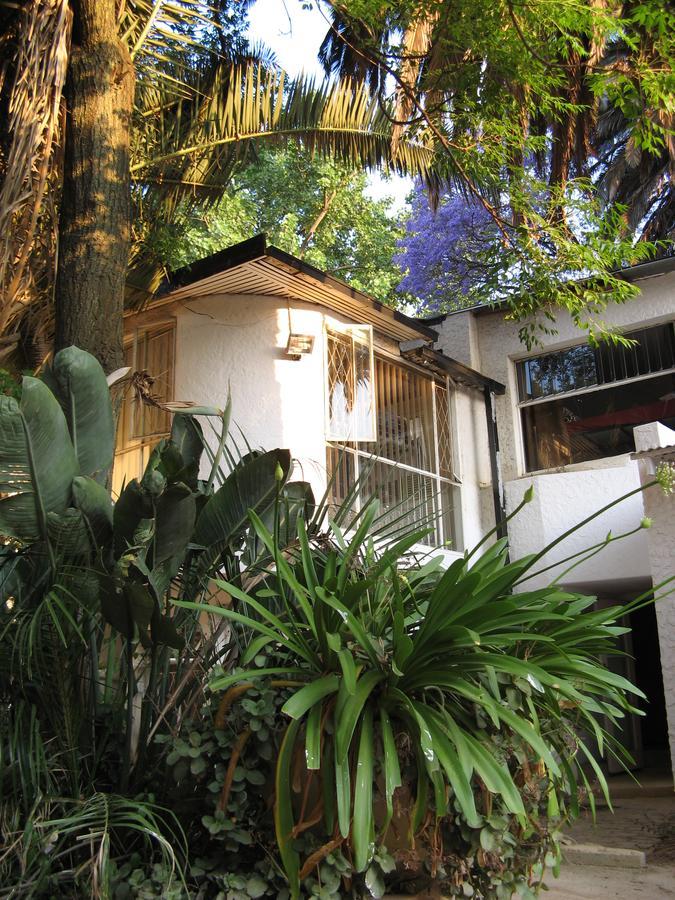 Rosebank Hostel Johannesburg Exterior photo