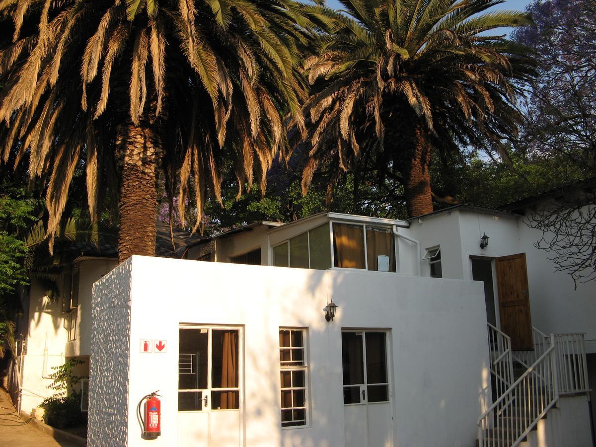 Rosebank Hostel Johannesburg Exterior photo
